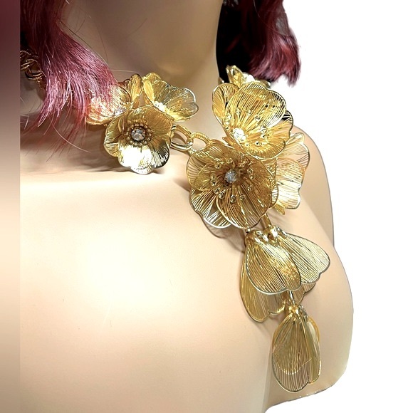 Natasha NWT Stunning Gold Tone Floral Filigree Crystal Statement Necklace (J094) - Picture 2 of 9
